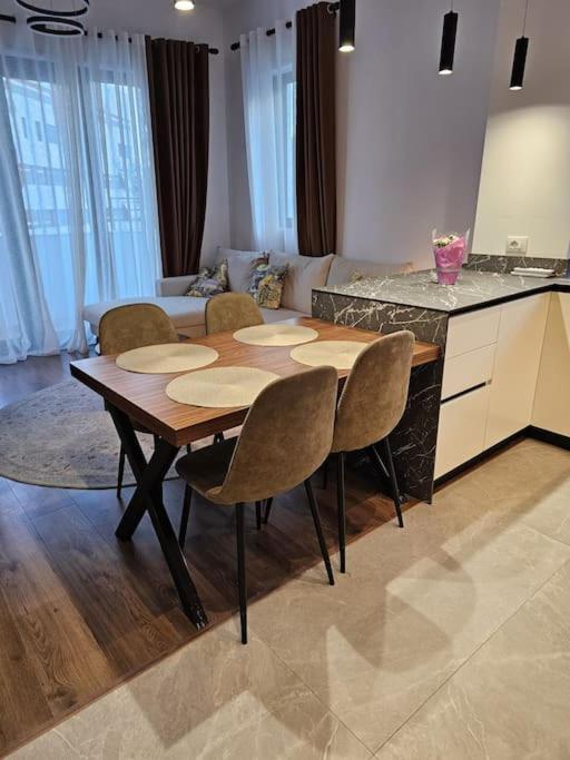 Ferienwohnung Deluxe Flat With Garden_Tirana Exterior foto